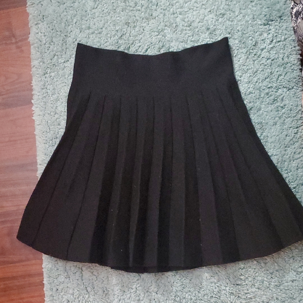 Elegant Black Pleated Skirt Sweater Material